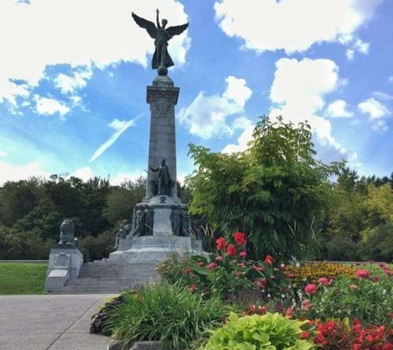 Montreal : Downtown & Underground Walking Tour with a Guide - Starting at Square Phillips