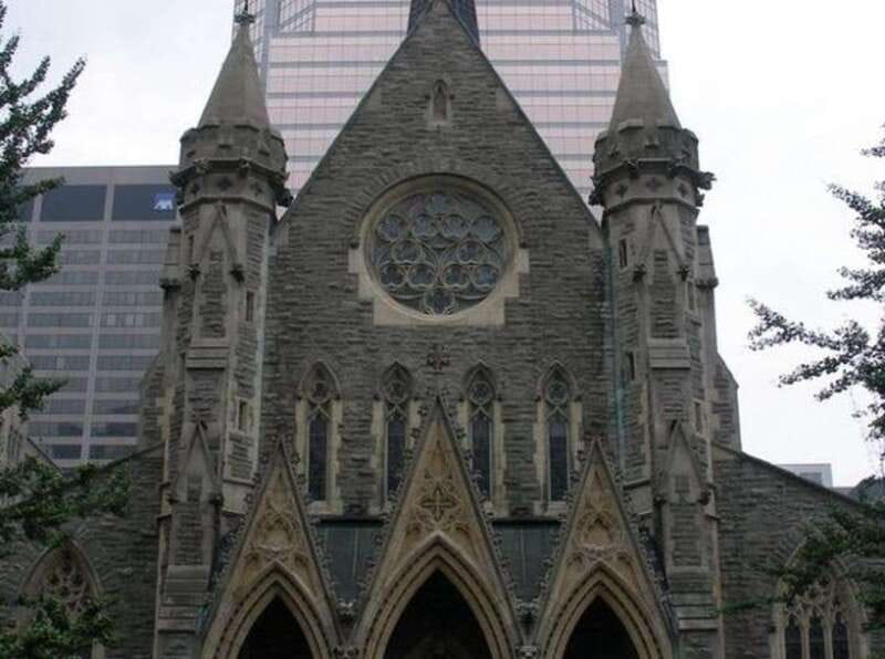 Montreal : Downtown & Underground Walking Tour with a Guide - What the private format really gives you