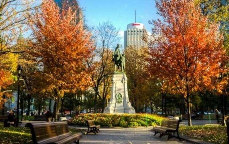 Montreal : Downtown & Underground Walking Tour with a Guide - Language, access, and what is included