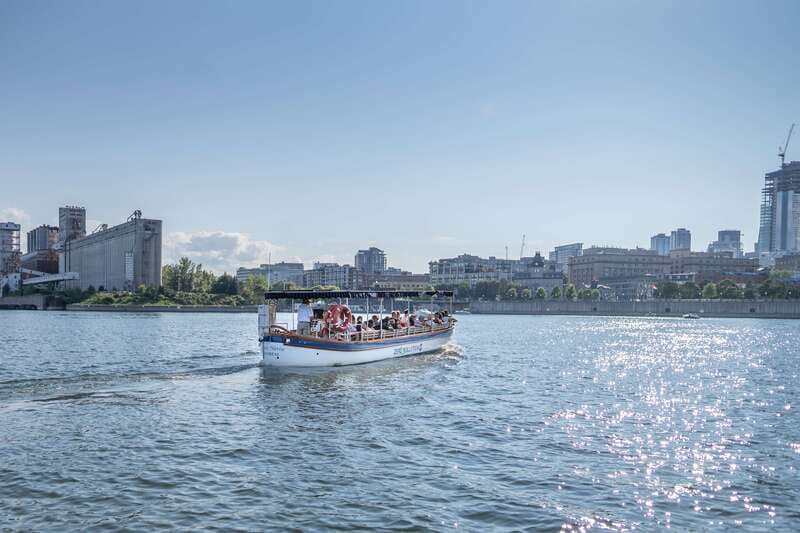 Montreal: Electric Boat Cruise with Onboard Drinks - Practical tips for a smoother ride