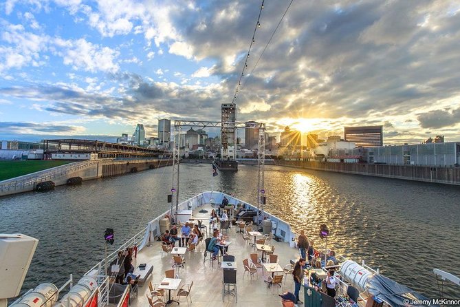 Montreal Gourmet Dinner Cruise with DJ & Dancing - The dinner: three courses, five courses, or Red Carpet