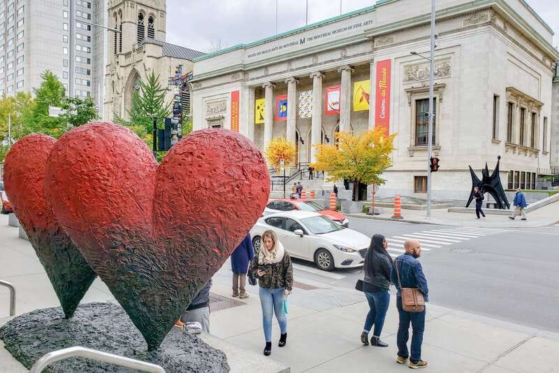 Montreal: Guided Bus Tour - City Hall and Bonsecours Market