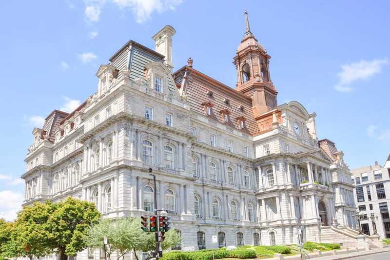 Montreal: Guided Bus Tour - Chinatown, Place des Arts, and Place Ville Marie