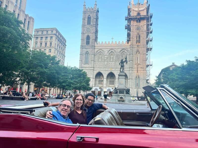Montréal: Guided Tour in Vintage Convertible Cadillac - Chinatown and the Plateau: where the tour becomes more local