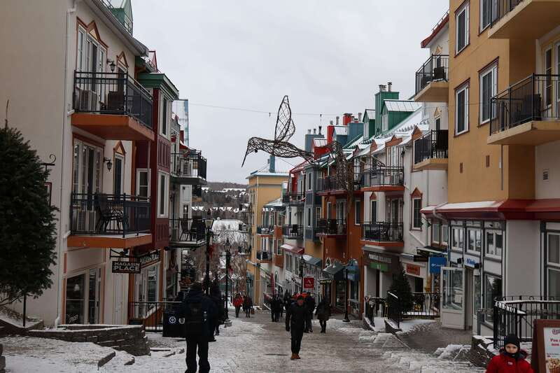 Montreal: Guided tour of the Laurentides Mont Tremblant - Mont-Tremblant from the gondola summit