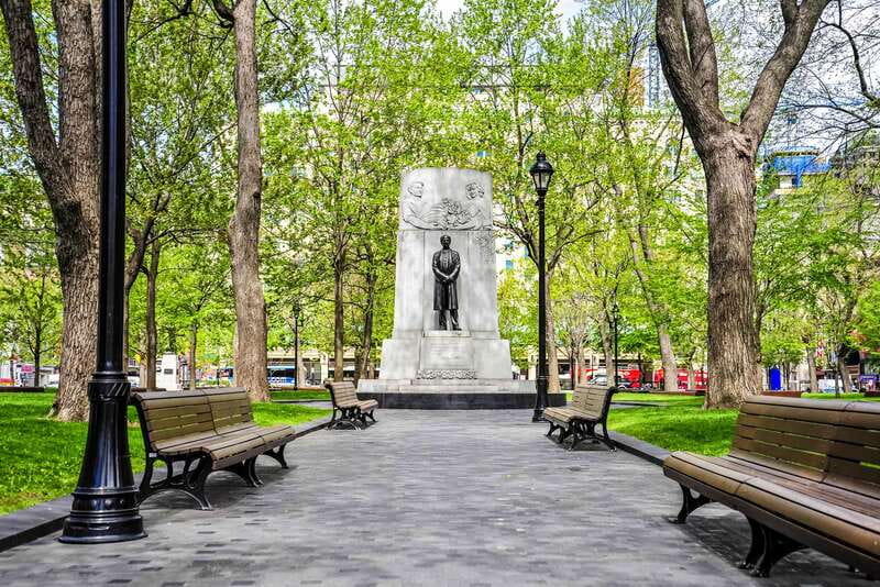 Montreal: Hop-On Hop-Off Double-Decker Bus Tour - The optional two-hour night tour