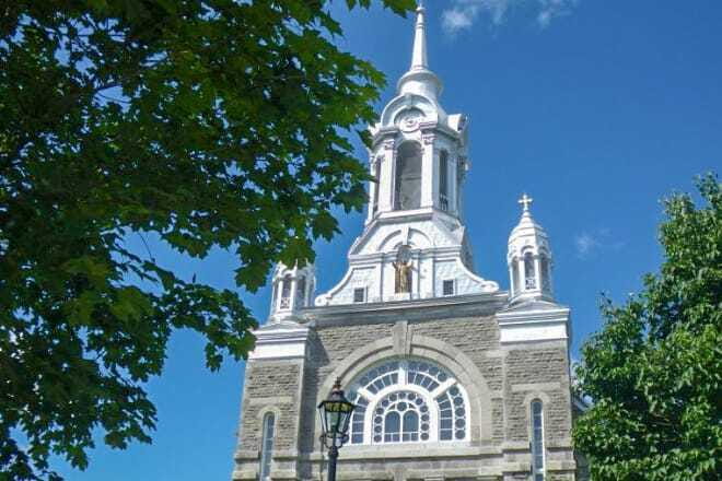 Montreal: Laurentian Mountains Day Trip - Mont-Tremblant: the main event