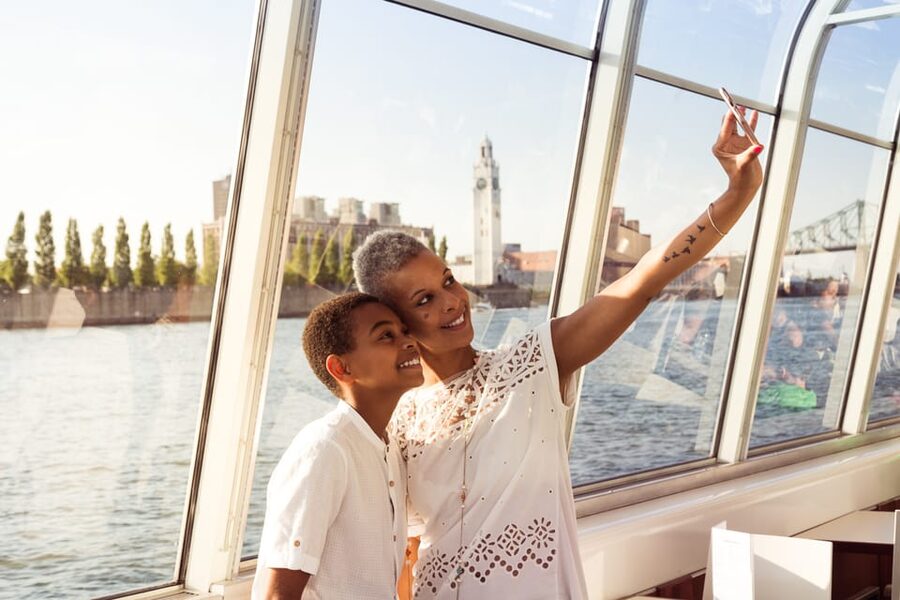 Montreal: Le Bateau-Mouche St. Lawrence Sightseeing Cruise - What the bilingual guide adds