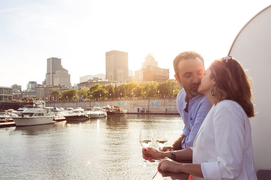 Montreal: Le Bateau-Mouche St. Lawrence Sightseeing Cruise - Heat, weather, and the best time to go