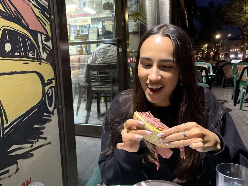 Montréal: Mile End Foodie Tour with Tasting - Smoked meat and the Wilensky Special