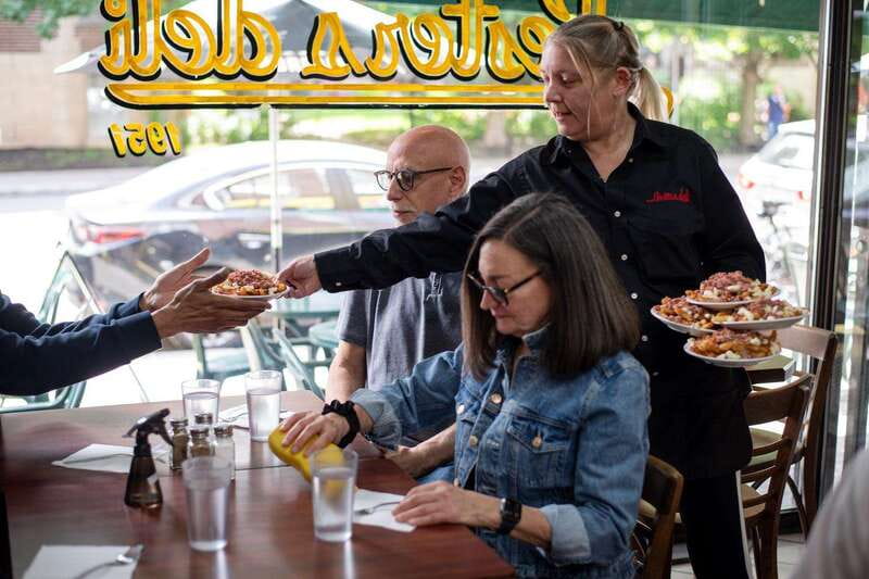 Montreal: Mile-End Foodie Walking Tour with 7 Tastings - Key things to know before you go