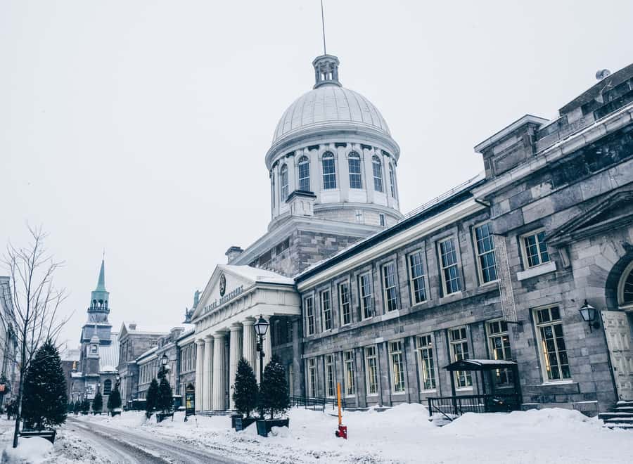 Montreal: Old Montreal Wintertime Express Walking Tour - Why the winter setting changes the experience
