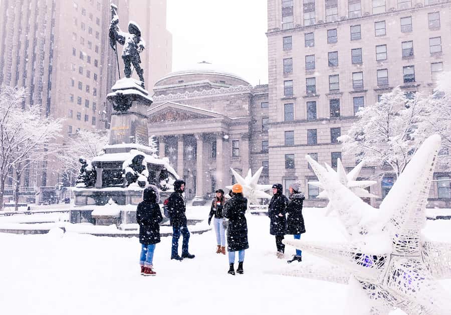 Montreal: Old Montreal Wintertime Express Walking Tour - A short route with a clear purpose
