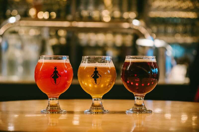 Montreal Old Port: Craft Brewery and Beer Tasting Tour - Finishing with specialty beers at Les Soeurs Grises