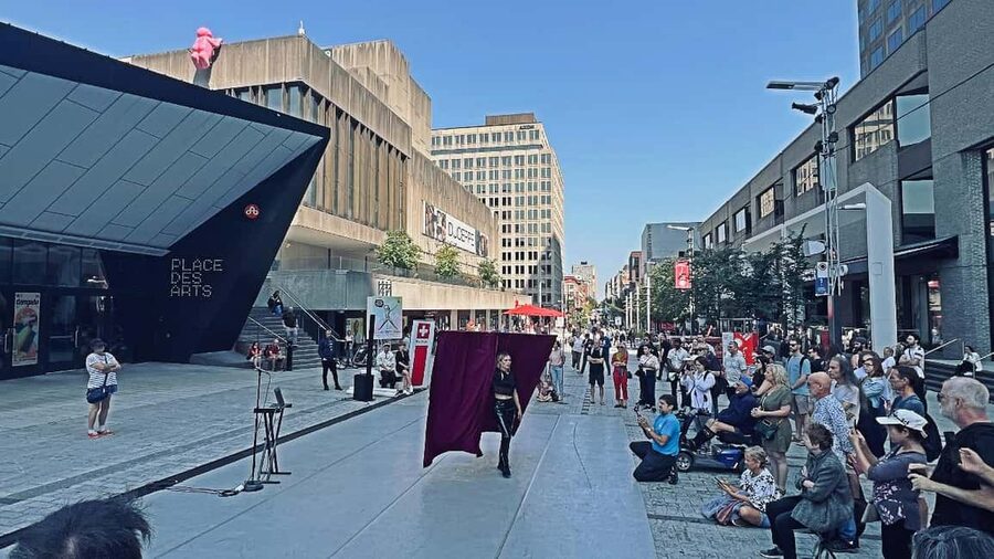 Montreal: Private 2h Walking Tour RESO and Old Montreal - Key points at a glance