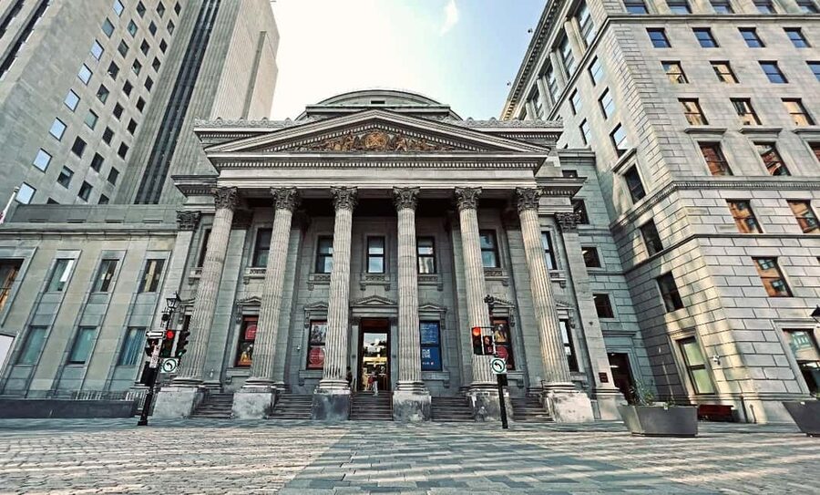 Montreal: Private 2h Walking Tour RESO and Old Montreal - Is $87 per person a fair price?