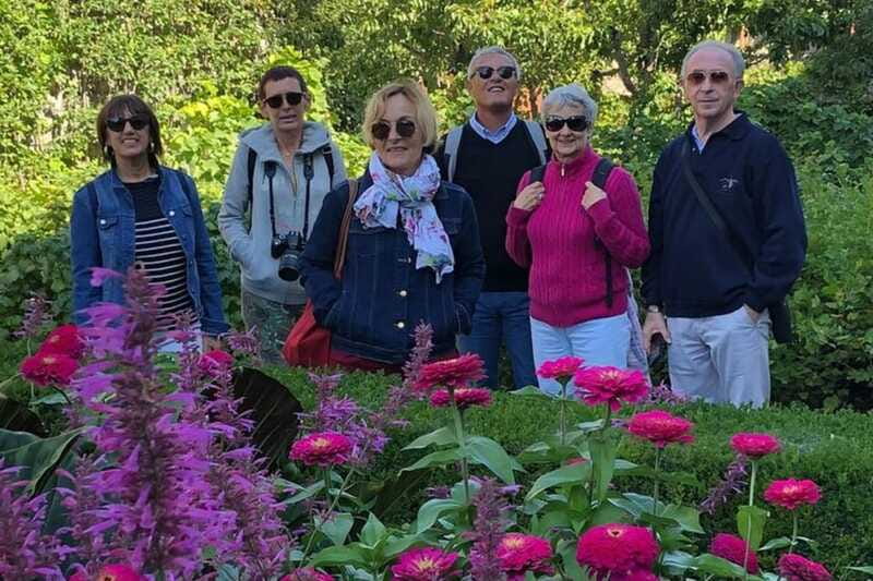 Montreal: Private custom walking tour with a guide - Public transport changes the shape of the day