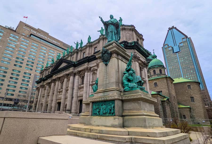 Montreal: Private Walking Tour of Downtown & Underground - Dorchester Square and the story above street level