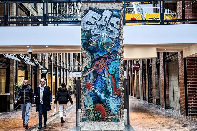 Montreal RESO Underground City + Downtown Tour by MTL Detours - The guide makes or breaks the experience