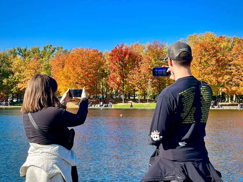 Montreal's Mount Royal Tour - A guide who adjusts to the group
