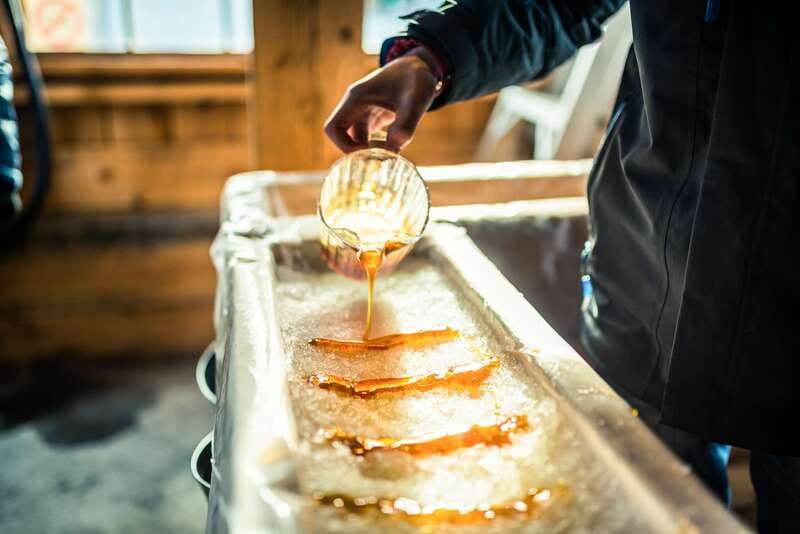 Montreal: Sugar Shack Maple Syrup Day Trip with Lunch - Arriving at an authentic sugar shack farm