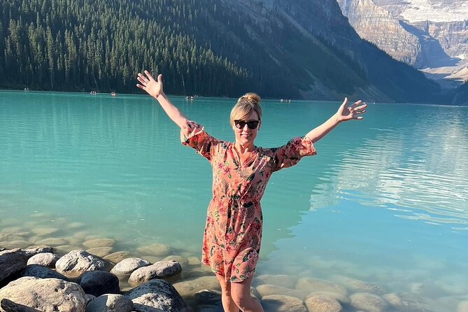 Moraine and Lake Louise with Yoho National Park Private Tour - Starting early through Banff country