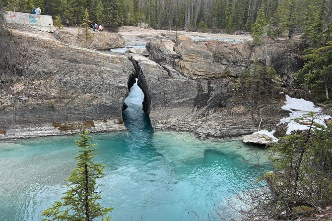 Moraine and Lake Louise with Yoho National Park Private Tour - Emerald Lake, a quieter hour in Yoho