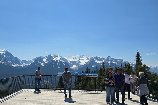 Moraine Lake and Lake Louise Half Day Tour - Lake Louise: a short visit with a famous view