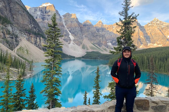 Moraine Lake and Lake Louise Private Premium Day Tour - Moraine Lake: One Hour at the Main Attraction