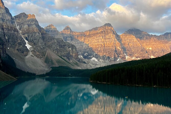 Moraine Lake and Lake Louise Private Premium Day Tour - Morant’s Curve Adds a Short Scenic Finish