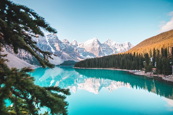 Moraine Lake and Lake Louise Tour from Calgary - Canmore - Banff - Banff Avenue: lunch, poutine, and 75 minutes of free time