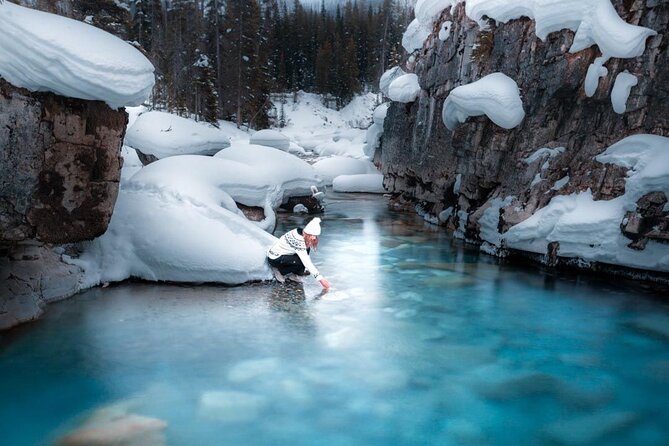 Moraine Lake, Lake Louise, Emerald Lake, Marble Canyon,Banff tour - Lake Louise gives you the classic Rocky Mountain view