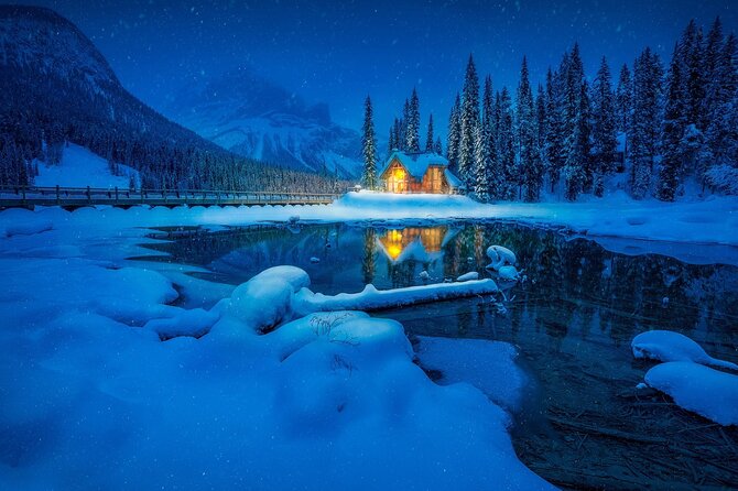 Moraine Lake, Louise Emerald Lake, and Peyto Lake all in day tour - The winter route: frozen lakes and Natural Bridge