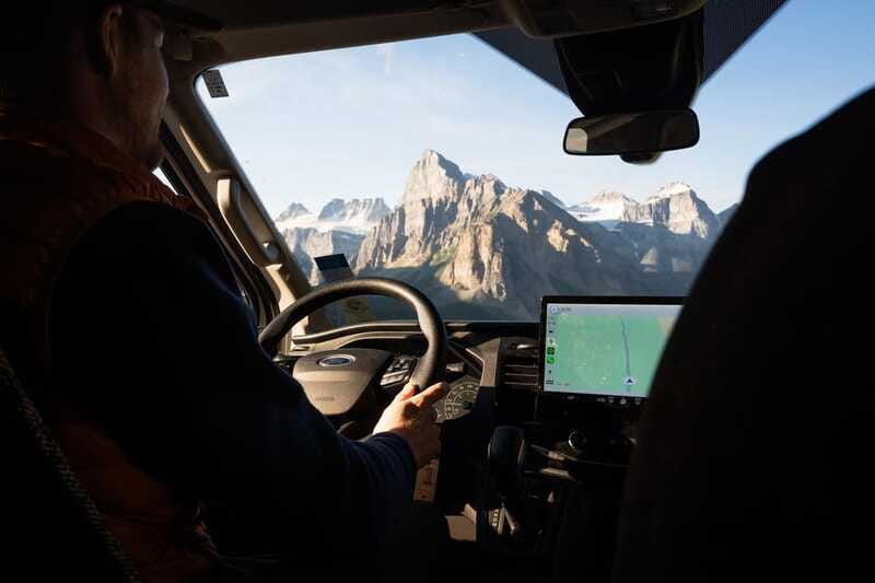 Moraine Lake Sunrise: Premium Tour from Canmore & Banff - What the guides add to a short mountain visit