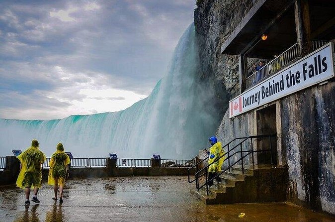 Niagara: Behind The Falls, Skylon Tower Ticket & Tesla Audio Tour - Getting between the two sights