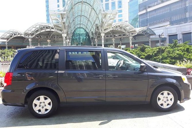 Niagara Falls Airport (IAG) Transportation - Sedan or minivan: choose with care