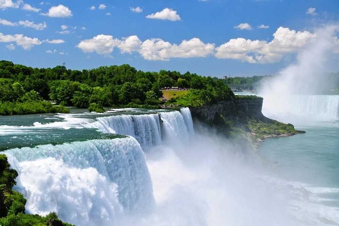 Niagara Falls and Niagara-on-the-Lake Day Tour from Toronto - One hour in Niagara-on-the-Lake