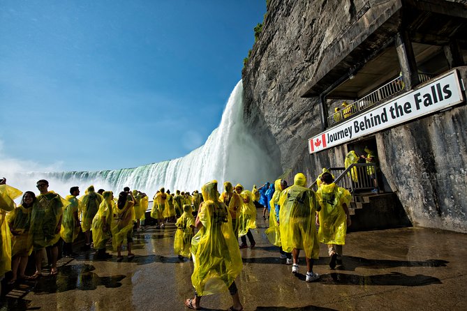 Niagara Falls Canada 3-Hour Tour w/Boat & Behind the Falls - Guides can turn a schedule into a good day