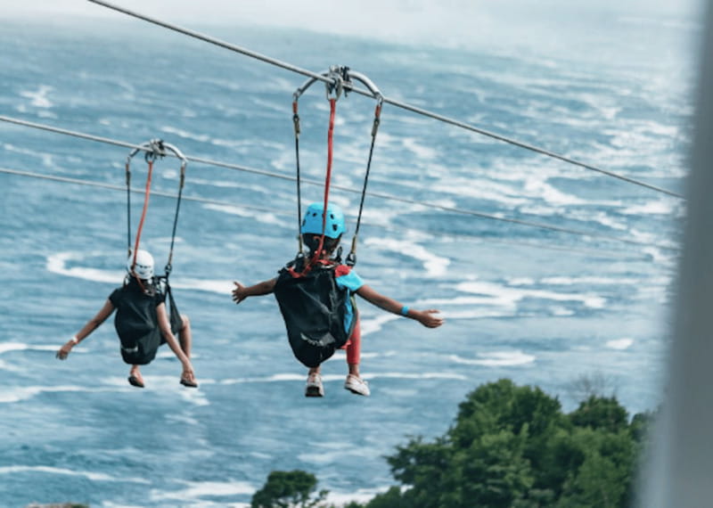 Niagara Falls, Canada: Early Bird Zip Line to The Falls - The early bird question: does it really save time?