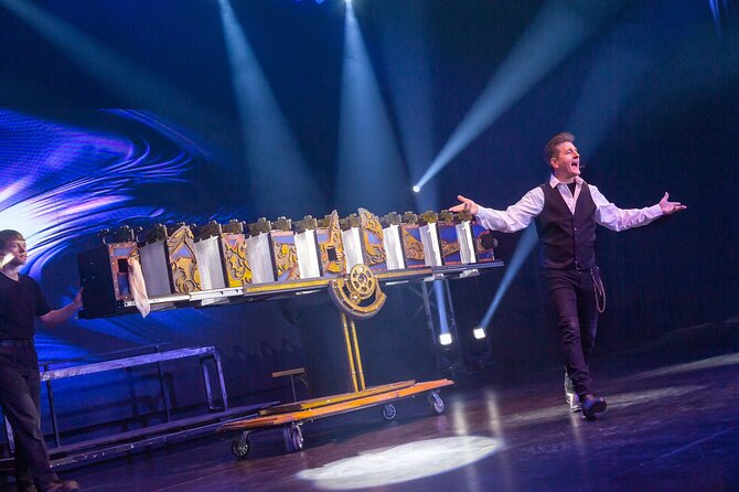 Niagara Falls, Canada: Wild Magic Show Ticket - A polished magic show near Clifton Hill