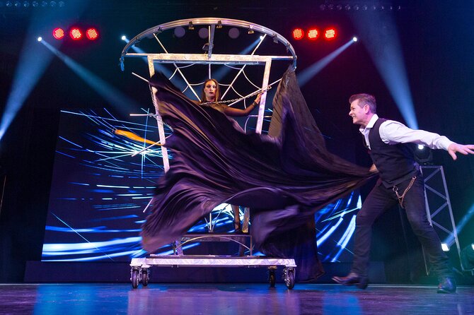 Niagara Falls, Canada: Wild Magic Show Ticket - Dinner, drinks, and the shape of your evening