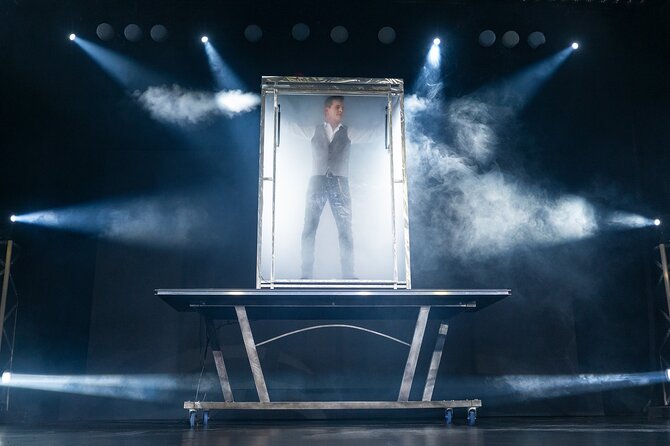 Niagara Falls, Canada: Wild Magic Show Ticket - A practical plan for your Niagara Falls night