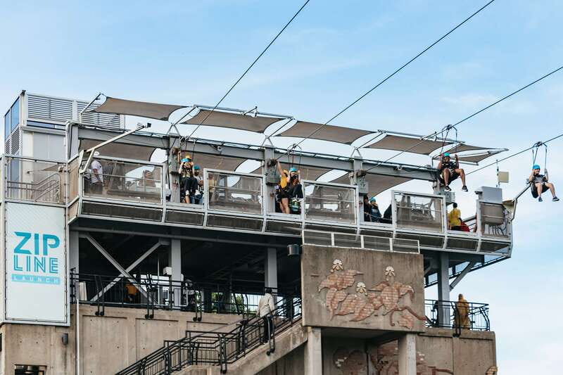 Niagara Falls, Canada: Zipline to The Falls - Timing your visit around crowds and weather