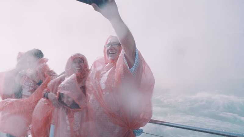 Niagara Falls: Day & Night Tour with Boat Ride and Dinner - The guides make the difference