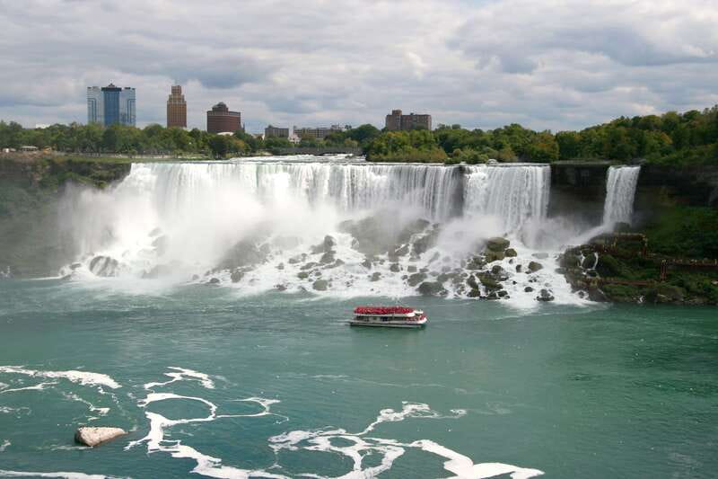 Niagara Falls: Day & Night Tour with Boat Ride and Dinner - Taking control of the night lights