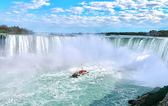 Niagara Falls Eco Walking Tour with Boat Cruise - Table Rock is the best pause before the spray begins