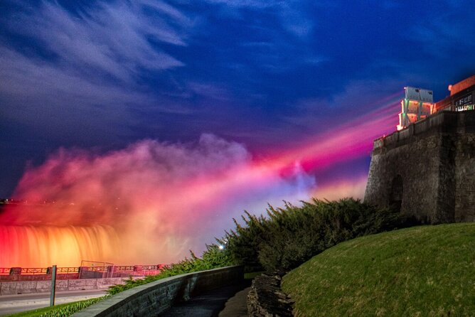 Niagara Falls Evening Tour with Boat, Dinner & Illumination Tower - Leaving Toronto around midday