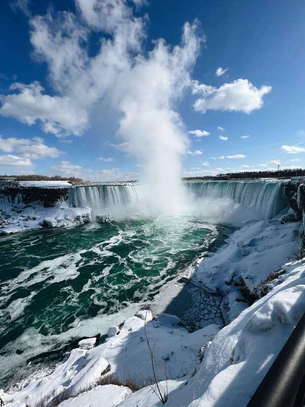 Niagara Falls from Toronto: Skip-the-Line Boat, Tower & JBF - Maple syrup, chocolate, and lunch at Maple Leaf Place