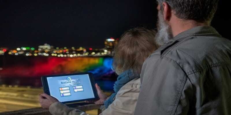 Niagara Falls: Guided Night Tour w/ Dinner & Hotel Transfer - How the small group changes the experience