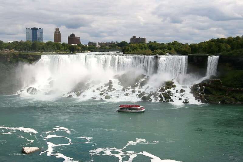 Niagara Falls, ON: Helicopter Ride with Boat & Skylon Lunch - Who should book this Niagara Falls tour?